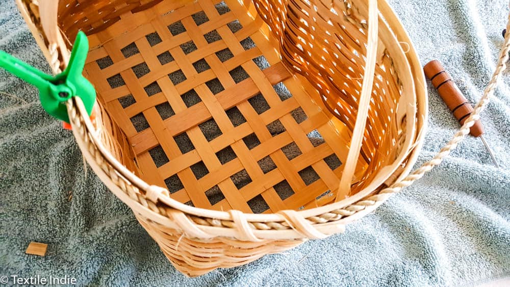 beginning the basic lashing on a basket rim