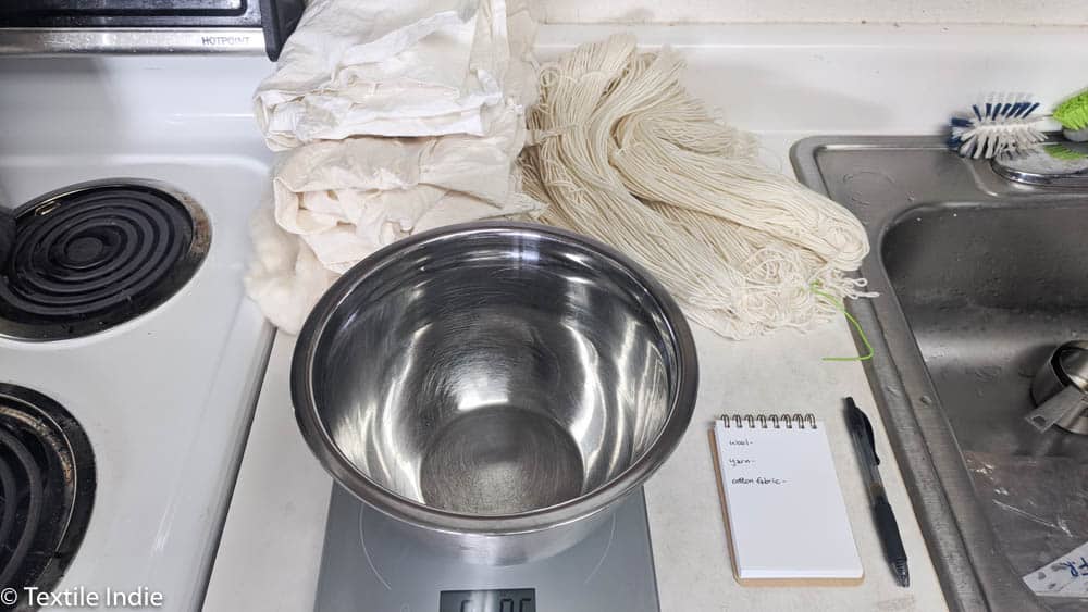 Bowl on a scale to calculate the weight of fiber for natural dyeing. How to make natural dyes.