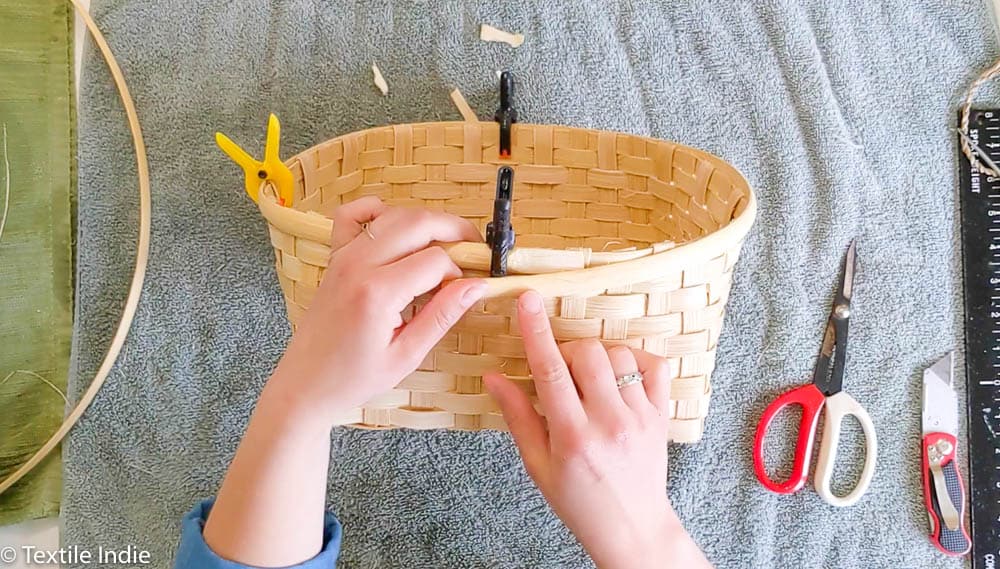 Overlapping the ends of a basket rim.